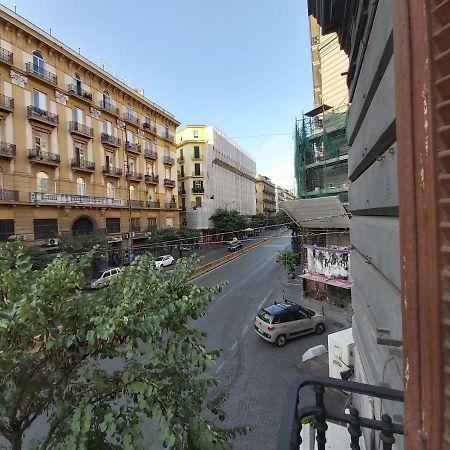 Dormire A Napoli Centro Holiday House Casa Vacanza מראה חיצוני תמונה