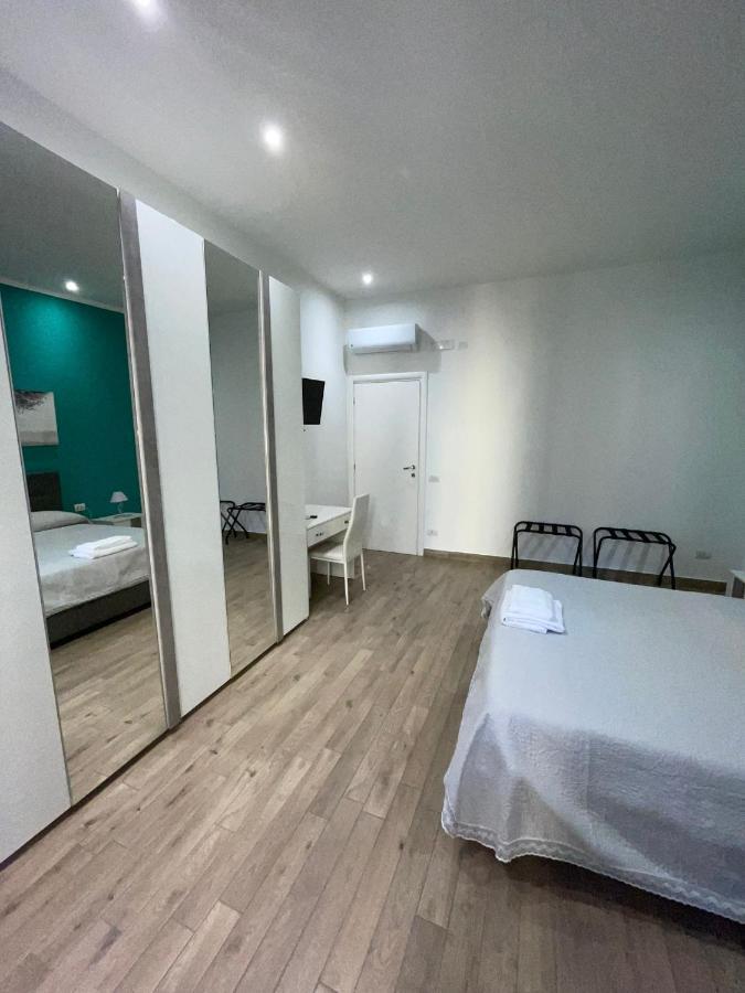 Dormire A Napoli Centro Holiday House Casa Vacanza מראה חיצוני תמונה