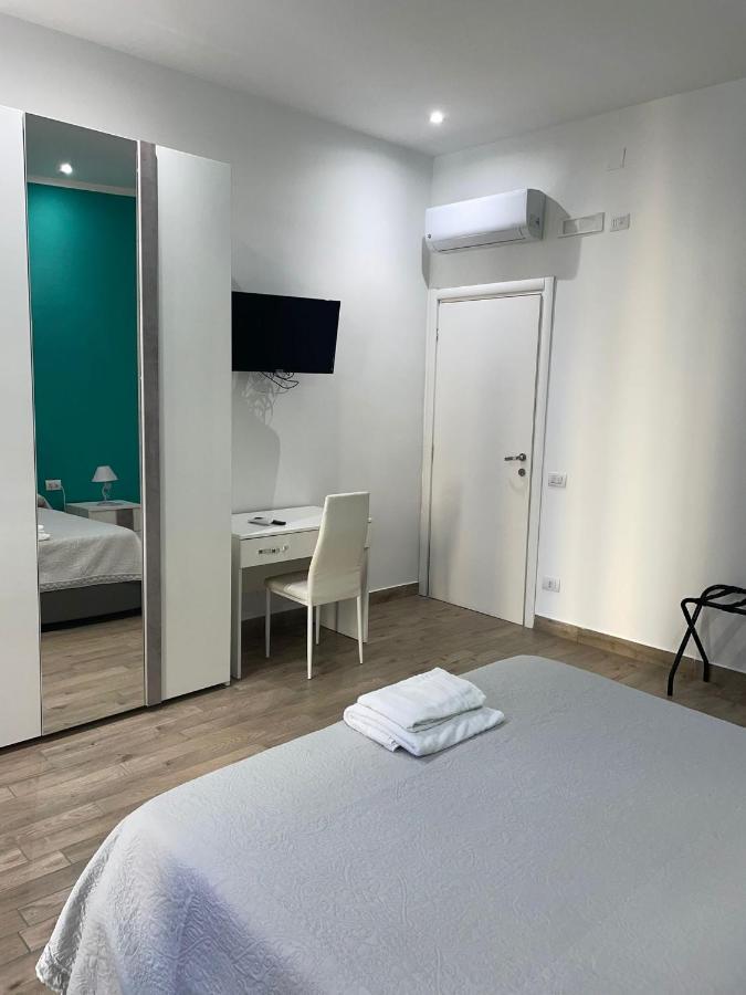 Dormire A Napoli Centro Holiday House Casa Vacanza מראה חיצוני תמונה