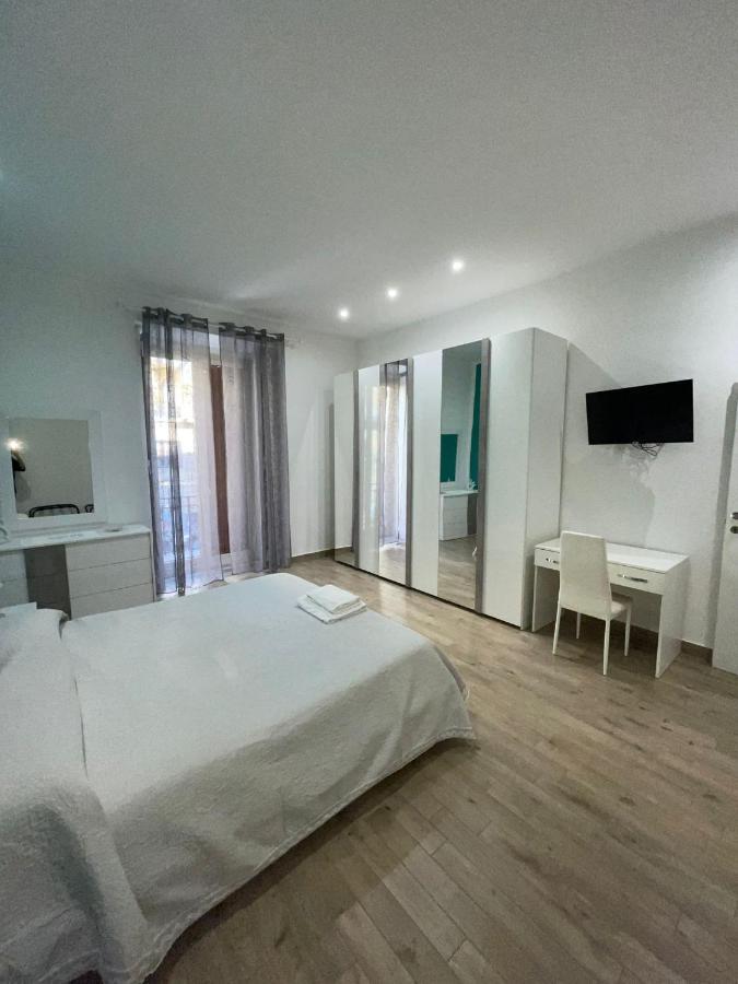 Dormire A Napoli Centro Holiday House Casa Vacanza מראה חיצוני תמונה