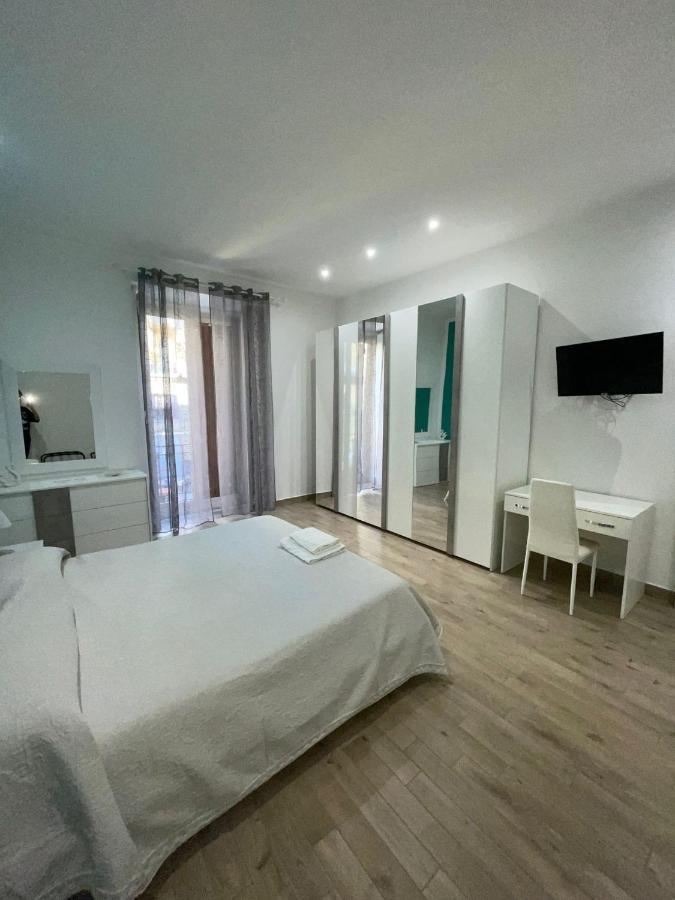 Dormire A Napoli Centro Holiday House Casa Vacanza מראה חיצוני תמונה