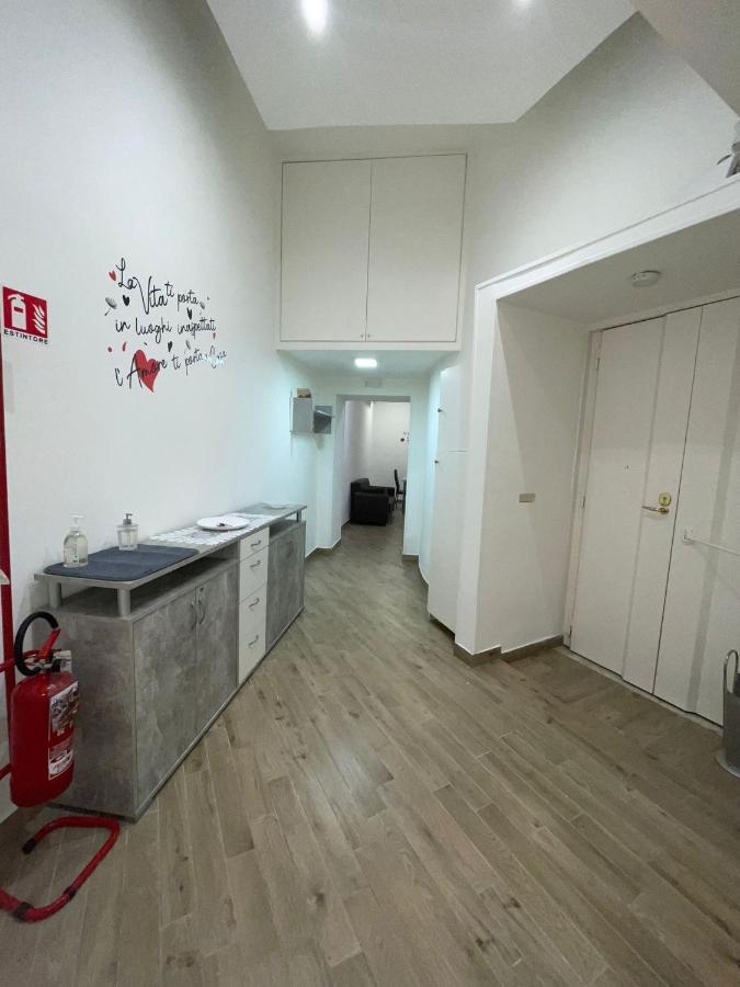 Dormire A Napoli Centro Holiday House Casa Vacanza מראה חיצוני תמונה