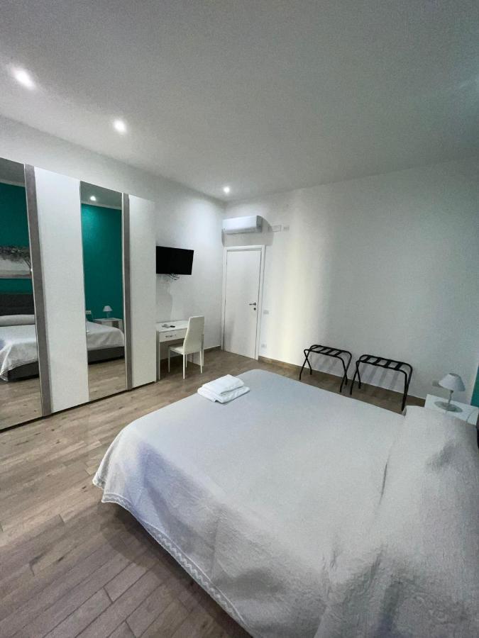 Dormire A Napoli Centro Holiday House Casa Vacanza מראה חיצוני תמונה