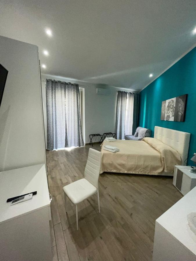 Dormire A Napoli Centro Holiday House Casa Vacanza מראה חיצוני תמונה