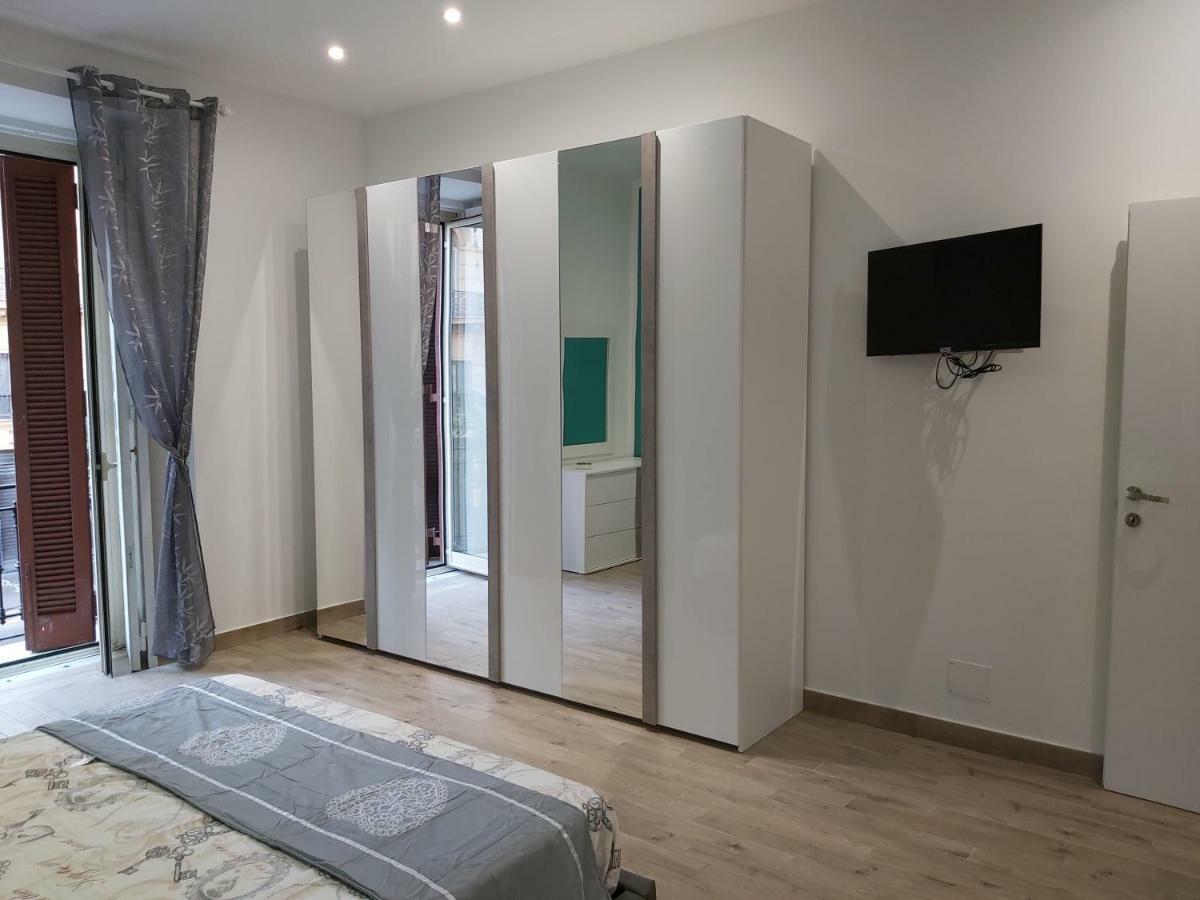 Dormire A Napoli Centro Holiday House Casa Vacanza מראה חיצוני תמונה