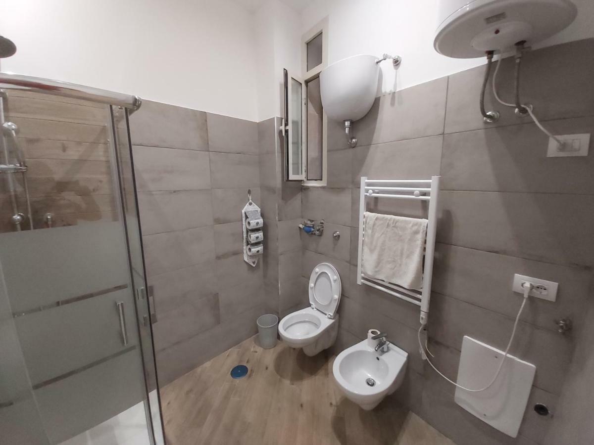 Dormire A Napoli Centro Holiday House Casa Vacanza מראה חיצוני תמונה