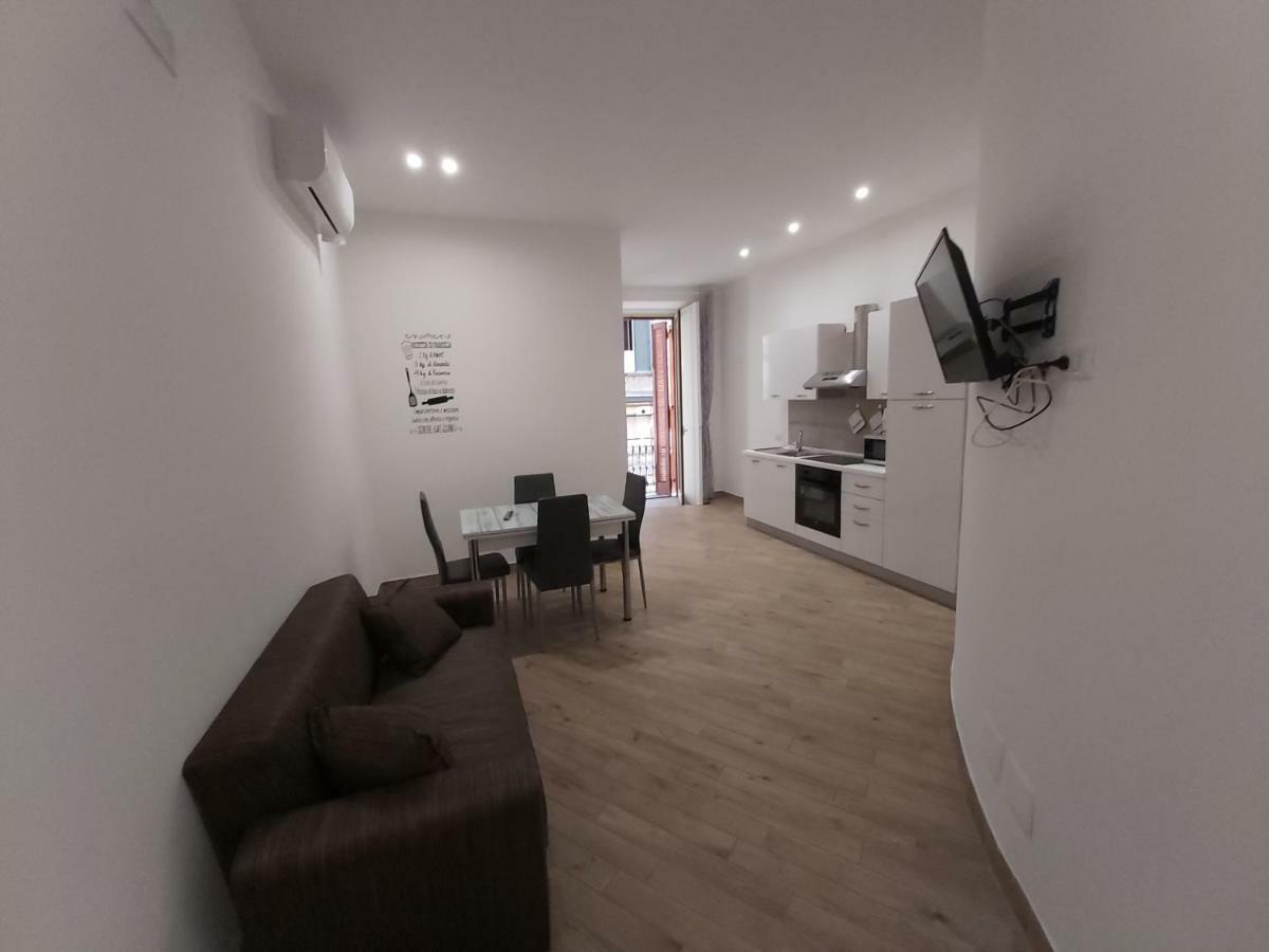 Dormire A Napoli Centro Holiday House Casa Vacanza מראה חיצוני תמונה