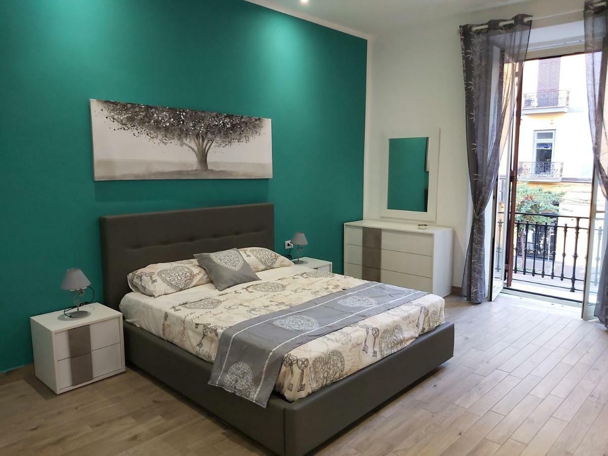 Dormire A Napoli Centro Holiday House Casa Vacanza מראה חיצוני תמונה